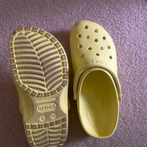 unisex crocs neon green/yellow! men’s 8 women’s 10 slightly worn newer condition - Picture 2 of 3